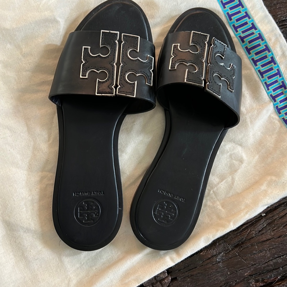 Comes with bags pictured